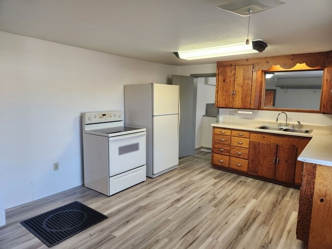 Building Photo - Occupied, do not disturb tenants.  Naches ...
