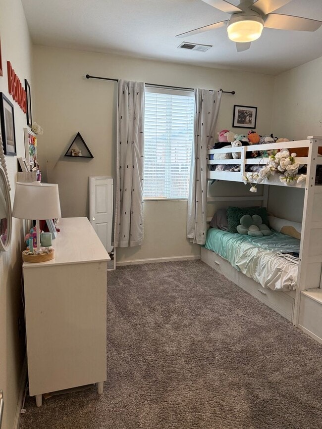 Building Photo - Spacious North Bakersfield Home with pool!