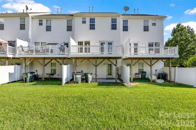 Building Photo - 940 Tiger Ln