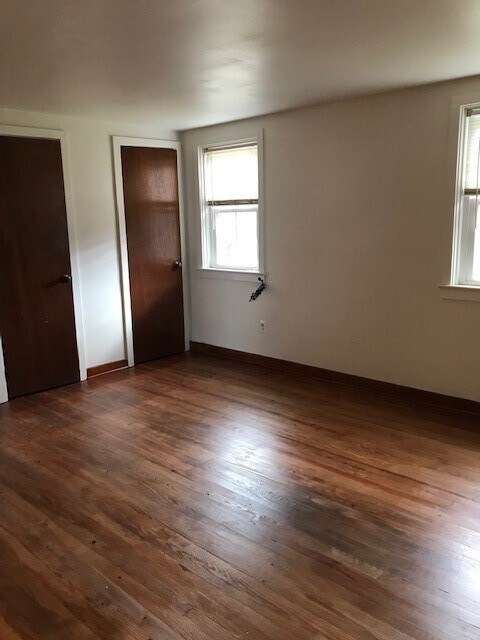 Building Photo - 155 King Rd