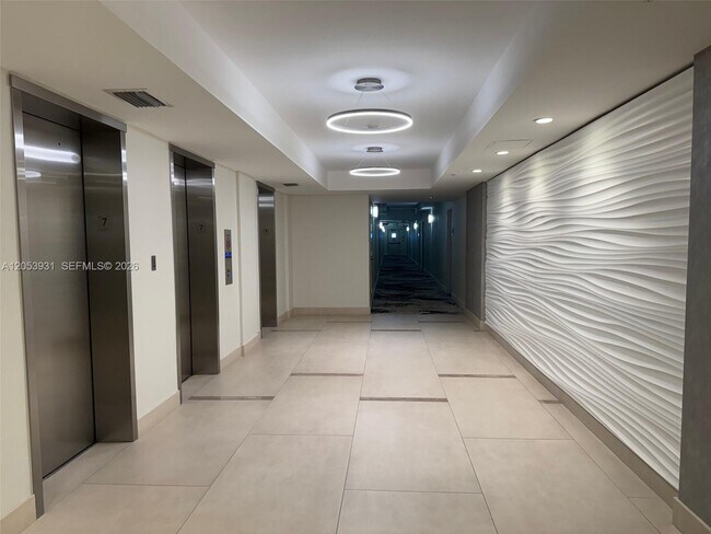 Building Photo - 3001 S Ocean Dr