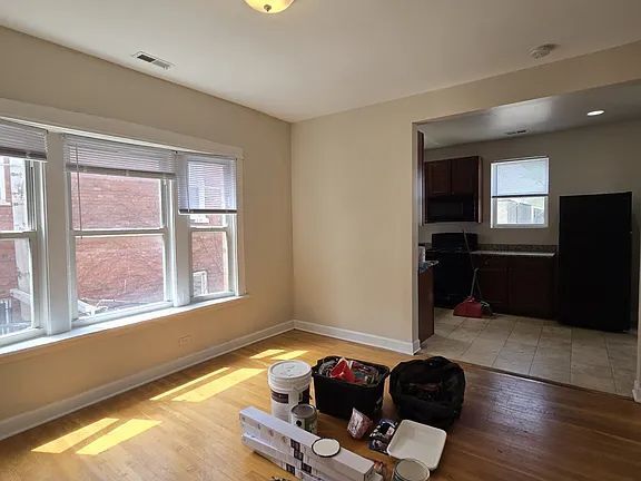 Building Photo - 7458 N Greenview Ave