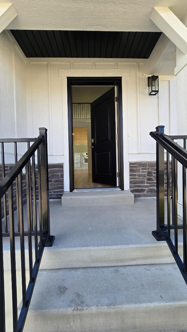 Building Photo - 1005 N 3620 W