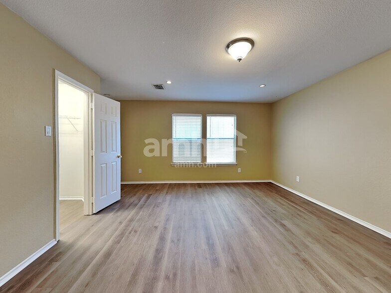 Building Photo - 2928 Frontier Ln