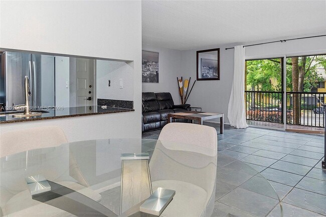 Building Photo - 3083 N Oakland Forest Dr
