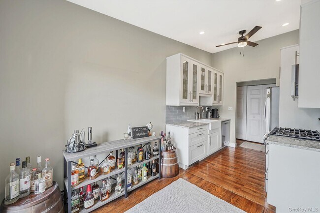 Building Photo - 22 Ivy St