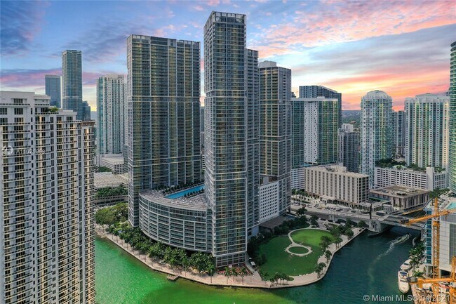 Building Photo - 475 Brickell Ave