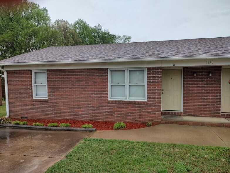 Primary Photo - 1730A Flat Rock Rd