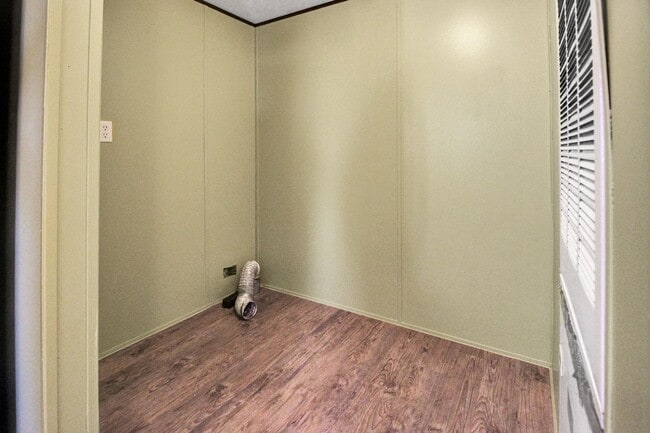 Building Photo - 1310 FM 487