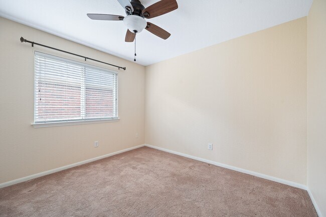 Building Photo - 9515 Denfield Ln