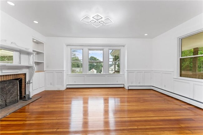 Building Photo - 335 Blackstone St