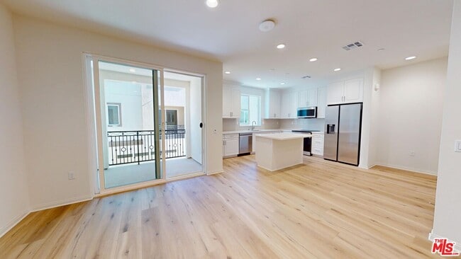 Building Photo - 2410 E Agave St