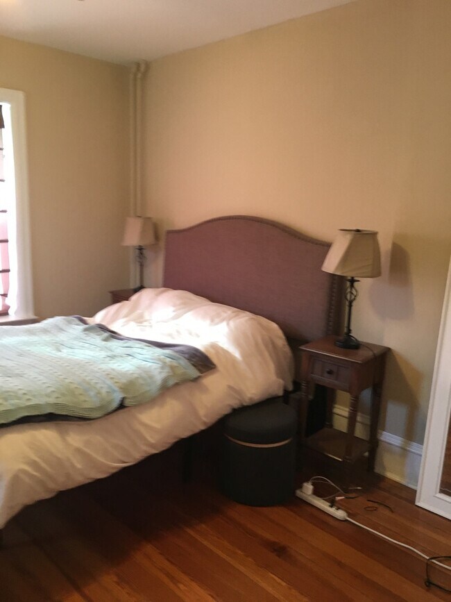 Building Photo - 813 Greenwood Ave