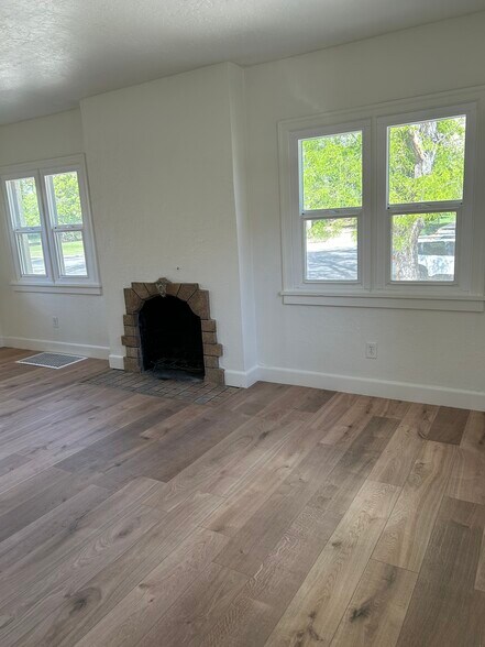 Building Photo - 2425 Van Buren Ave