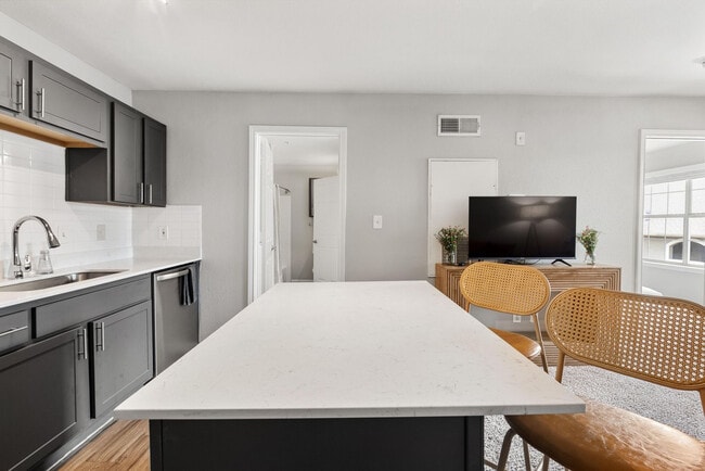 Building Photo - 8054 Exchange Dr