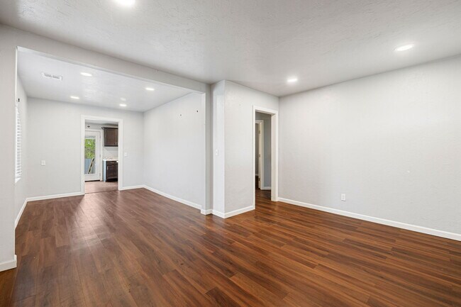 Building Photo - 4012 S Hudson Ave