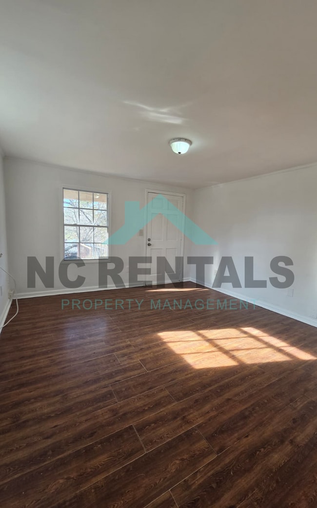 Building Photo - 613 Quarry St