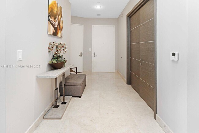 Building Photo - 15901 Collins Ave