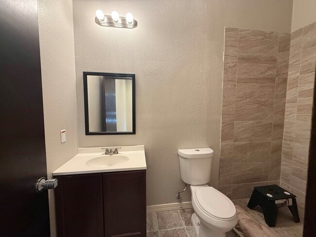 Building Photo - 105 Margaret Ln