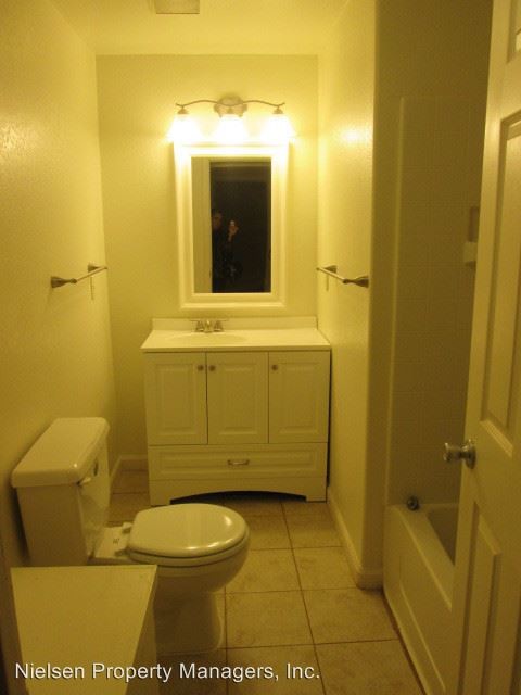 Building Photo - 1814 N St