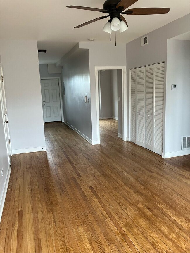 Building Photo - 4405 N Kimball Ave