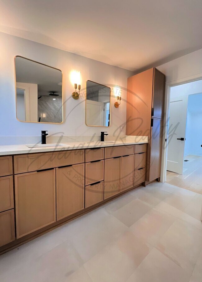 Building Photo - Modern Elegance in the Heart of Nashville ...