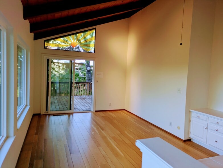 Building Photo - 85 Woodside Dr