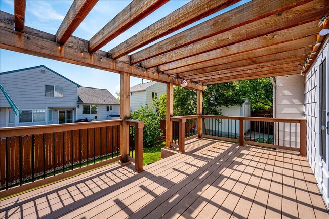 Building Photo - Evolve Real Estate: Meticulously Maintained 3 Bed RANCH Home with Deck and Pergola Available Sept 1!