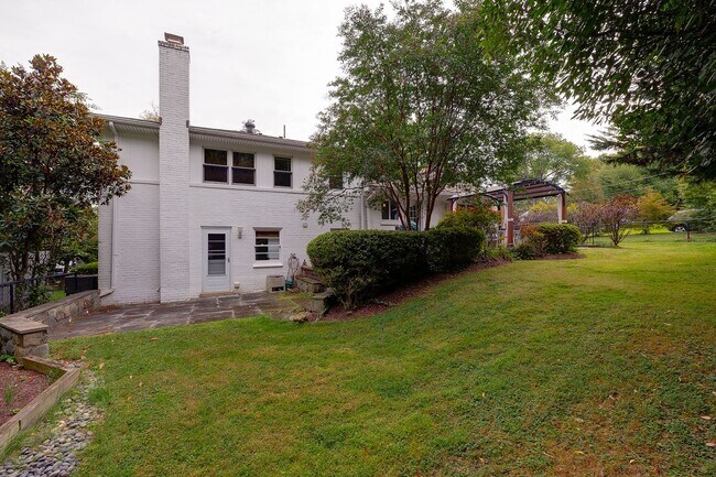 Building Photo - Furnished, Detached Home in Bethesda Alta ...