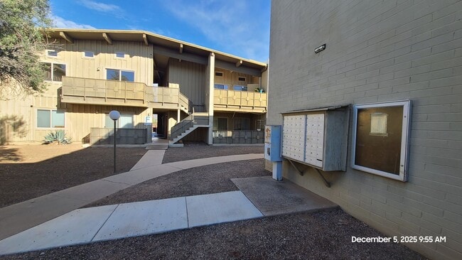 Building Photo - TUCSON - ROYAL ALVERNON