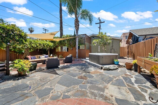 Building Photo - Classic Craftsman in University Heights