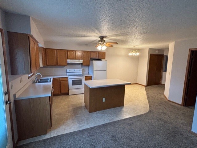 Building Photo - 127 Rosewood Ln S