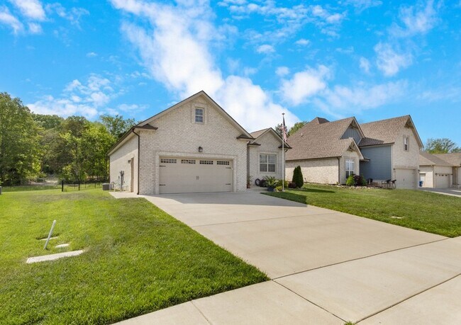 Building Photo - 1558 Hereford Blvd