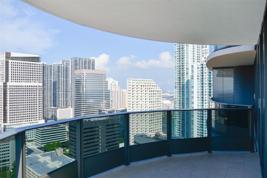 Building Photo - 1000 Brickell Plz
