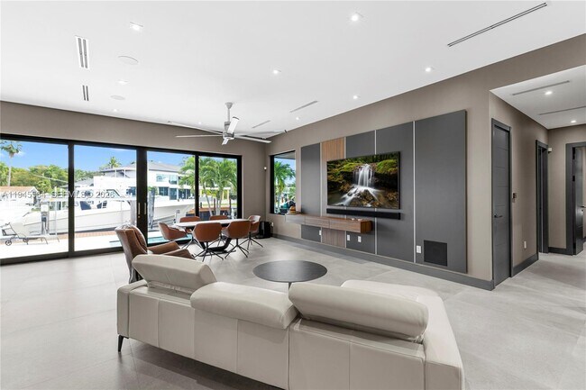 Building Photo - 12911 Oleander Rd