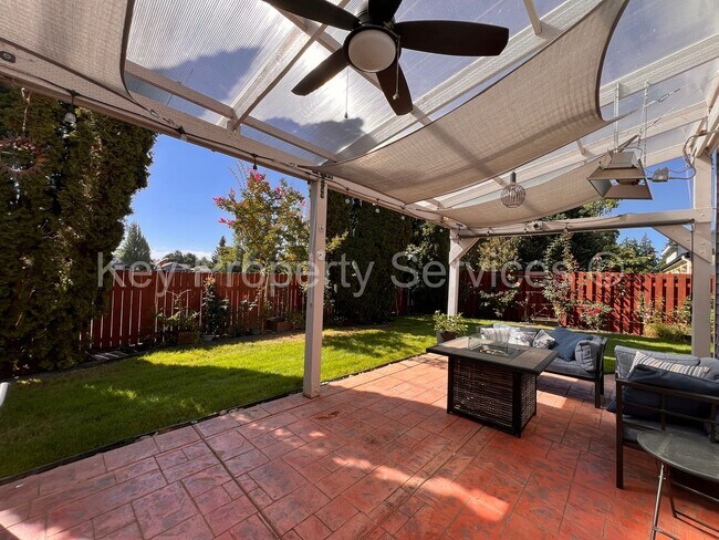 Building Photo - MOVE IN SPECIAL! HALF OFF! Spacious Felida...