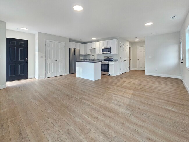 Building Photo - 7 Paris Creek Ct