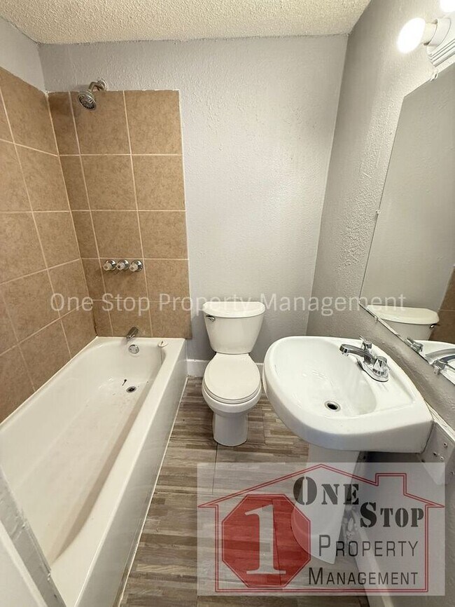 Building Photo - Beautiful 4 Bedroom 3 Bathroom Home in Kan...