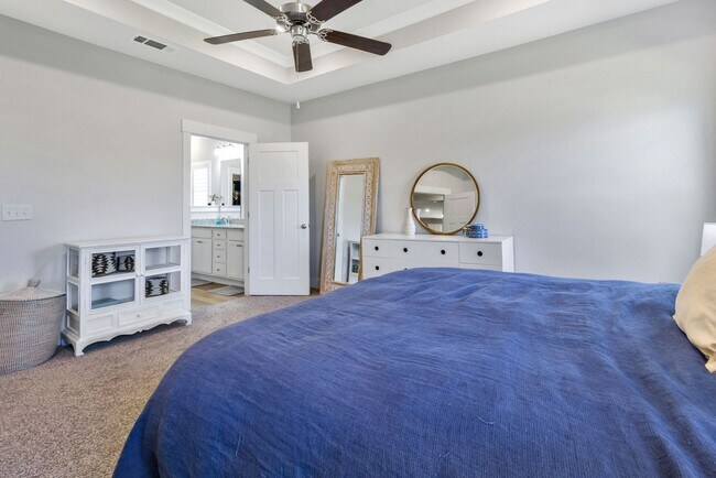 Building Photo - 4 BEDROOMS IN GULF BREEZE!!