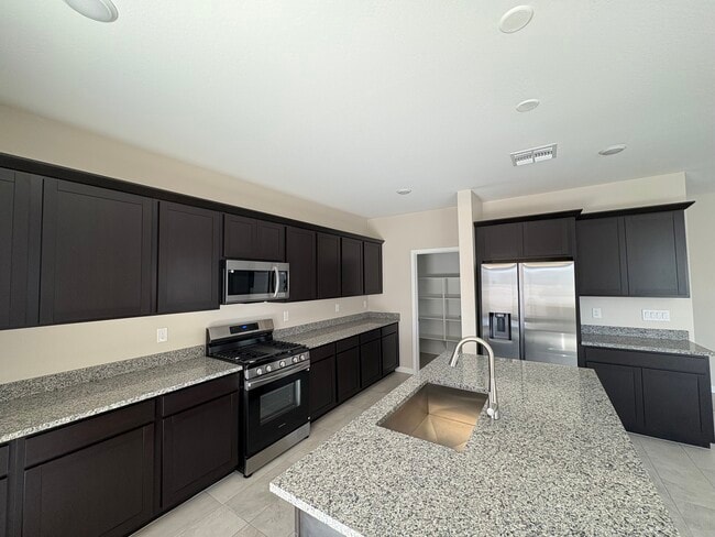 Building Photo - 3354 S 180th Ln