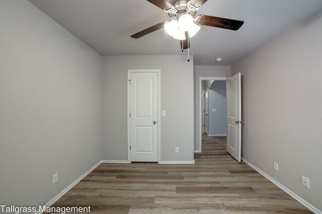 Building Photo - Beautiful 4/2.5/2 in Sand Springs!