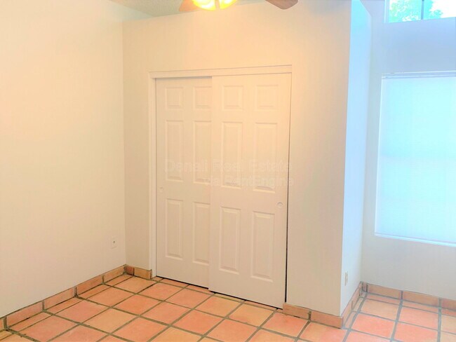 Building Photo - 4667 W Harrison St