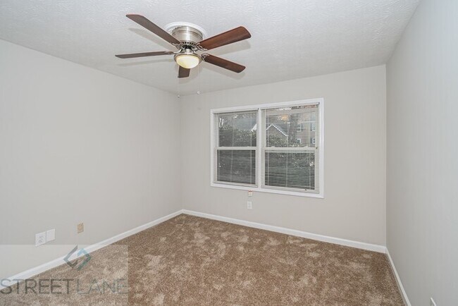 Building Photo - REDUCED!