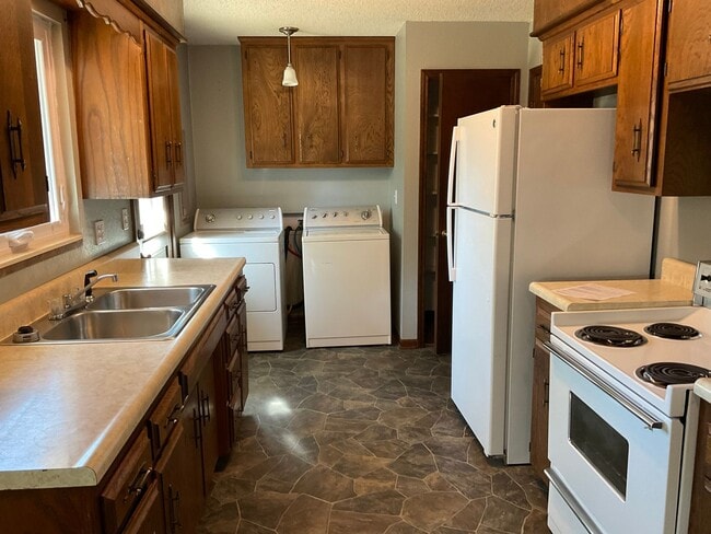 Building Photo - 402 E Jefferson St