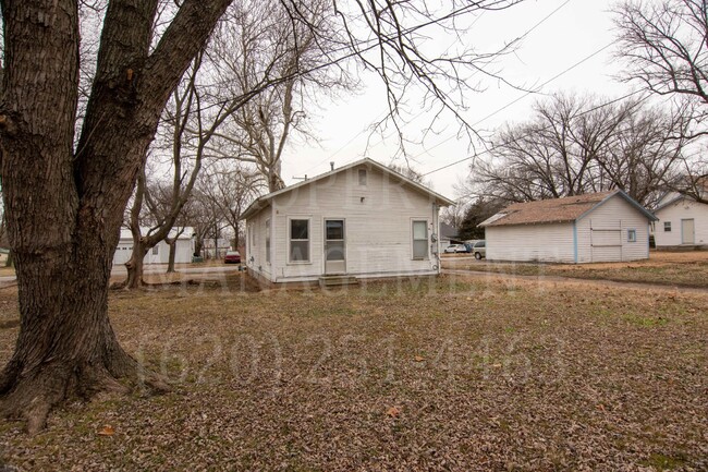 Building Photo - 1 Bedroom Rental in Cherryvale, KS