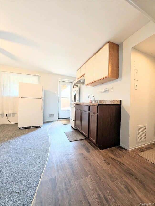 Building Photo - 50 Sunburst Dr