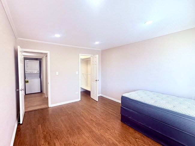 Building Photo - 1533 N Windsor Dr