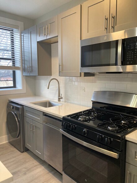 Building Photo - 372 Hazel Ave