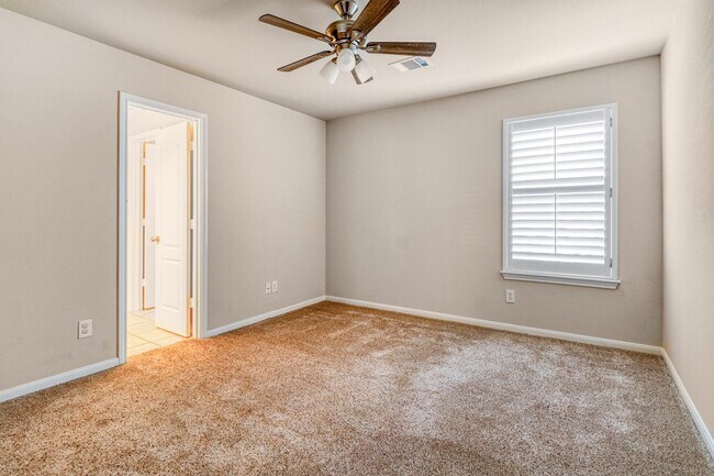 Building Photo - 8707 Roswell Ridge