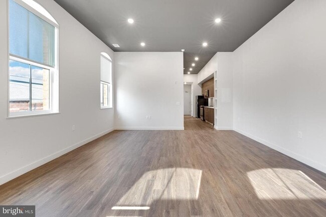 Building Photo - 525 N 41st St